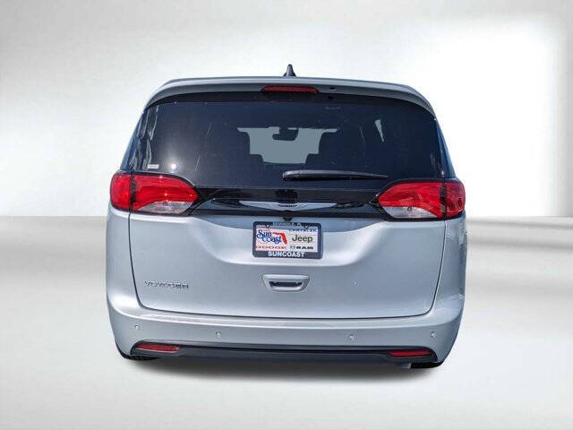 2026 Chrysler Voyager LX