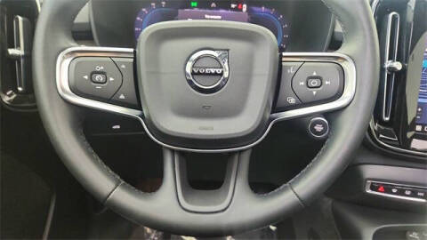 2024 Volvo XC40 B5 Plus Dark Theme