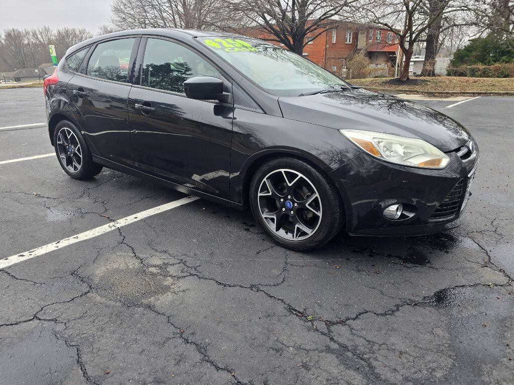 Black 2012 Ford Focus SE SE 4dr Hatchback 1