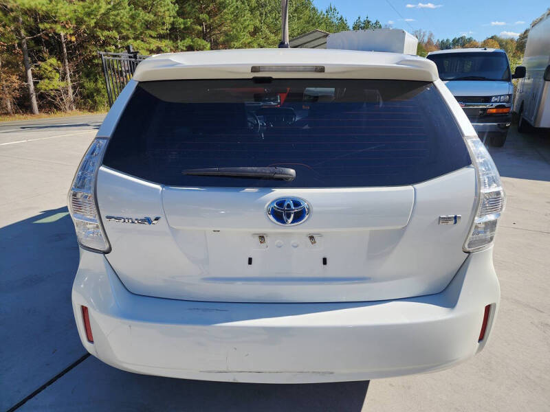 2014 Toyota Prius v Two