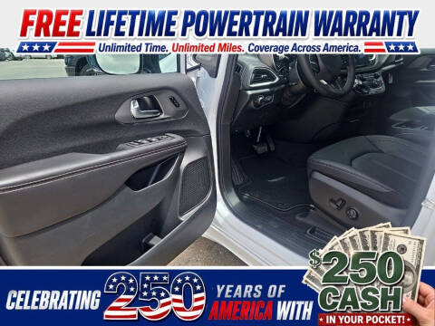 2027 Chrysler Pacifica Select