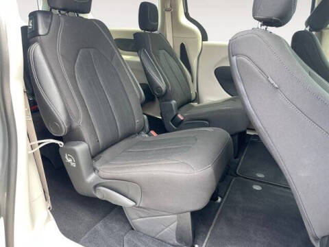 2021 Chrysler Voyager LX