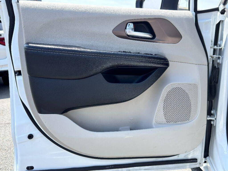 2020 Chrysler Voyager L