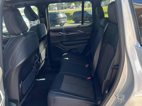 2025 Jeep Grand Cherokee Laredo X