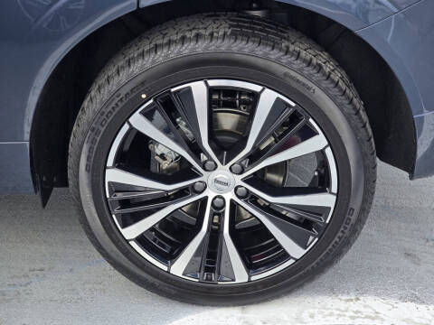 2025 Volvo XC60 B5 Plus Dark Theme