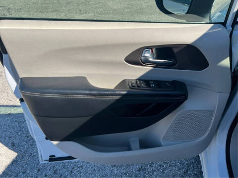 2022 Chrysler Voyager LX