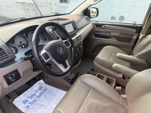 2012 Volkswagen Routan SE