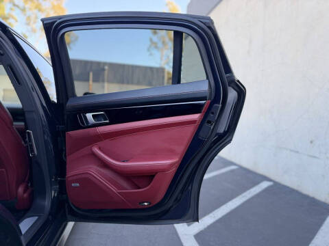 2018 Porsche Panamera 4S