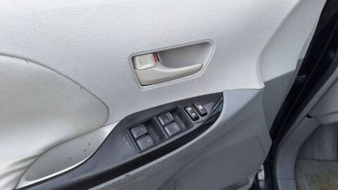 2011 Toyota Sienna LE 7-Passenger Auto Access Seat