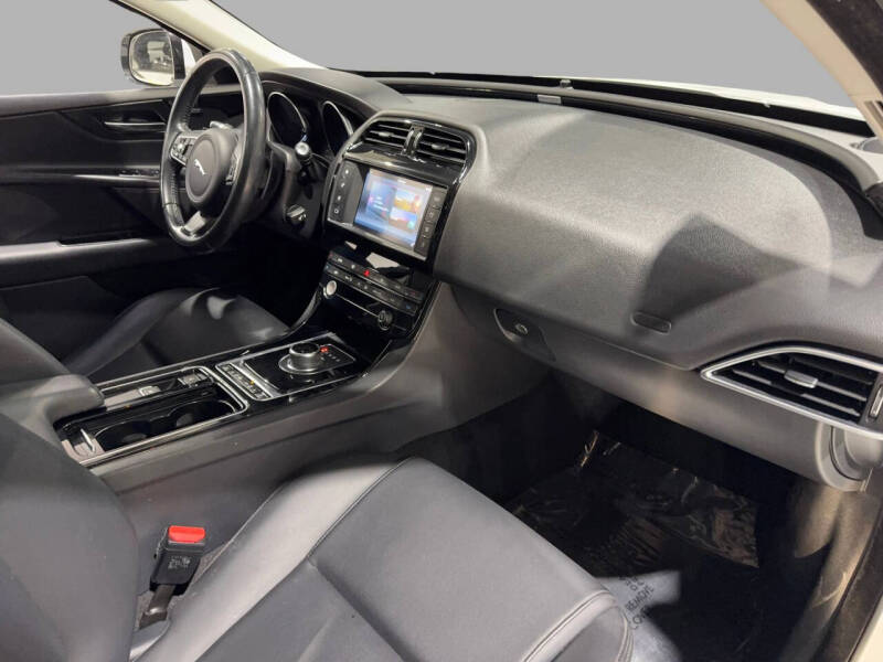 2018 Jaguar XE 25t Premium