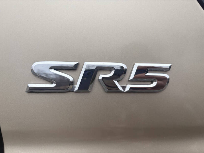 2004 Toyota Sequoia SR5