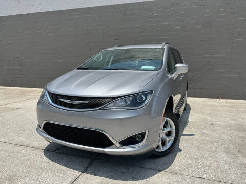 2017 Chrysler Pacifica Touring-L