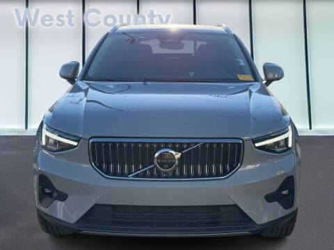 2025 Volvo XC40 B5 Plus Bright Theme