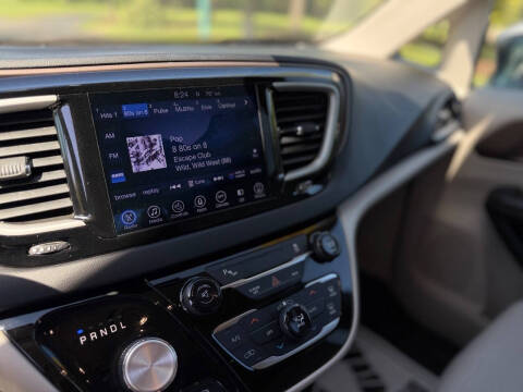 2017 Chrysler Pacifica Touring-L