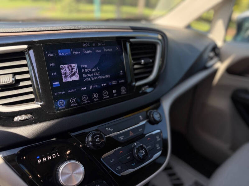 2017 Chrysler Pacifica Touring-L