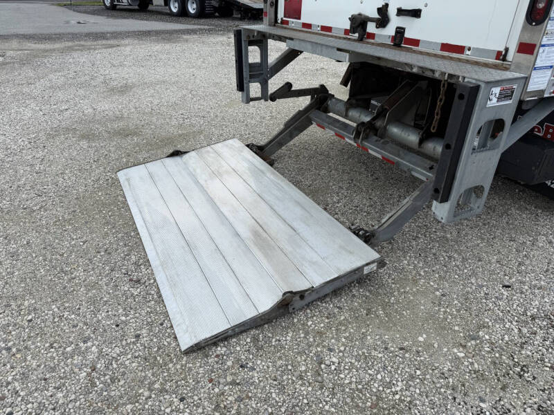 2022 Freightliner M2 106