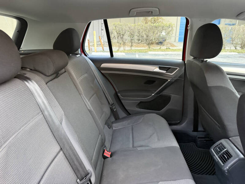 2017 Volkswagen Golf TSI S