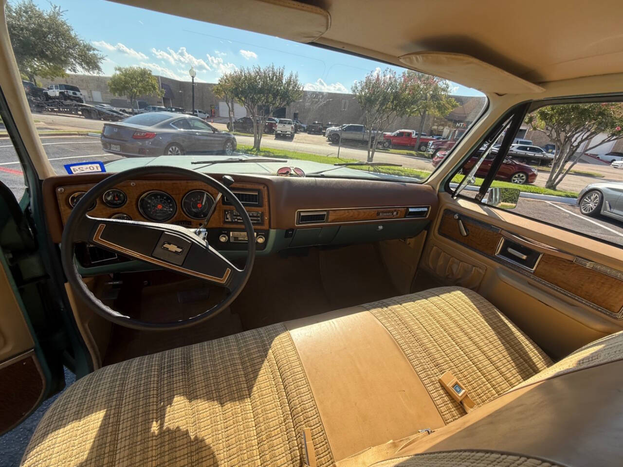 1977 Chevrolet Suburban 32