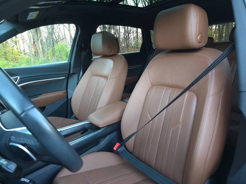 2024 Audi Q8 e-tron quattro Premium Plus