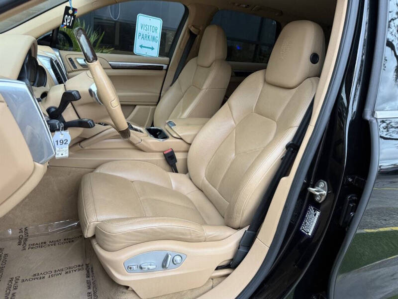 2014 Porsche Cayenne Platinum