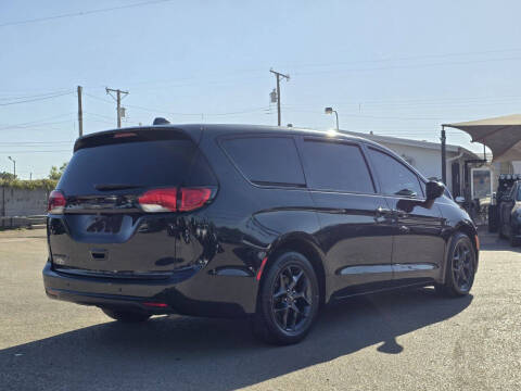 2020 Chrysler Pacifica Touring