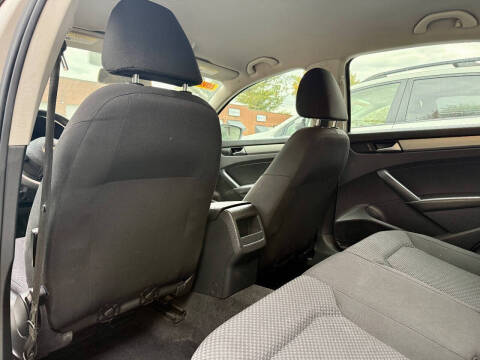 2014 Volkswagen Passat 1.8T S PZEV