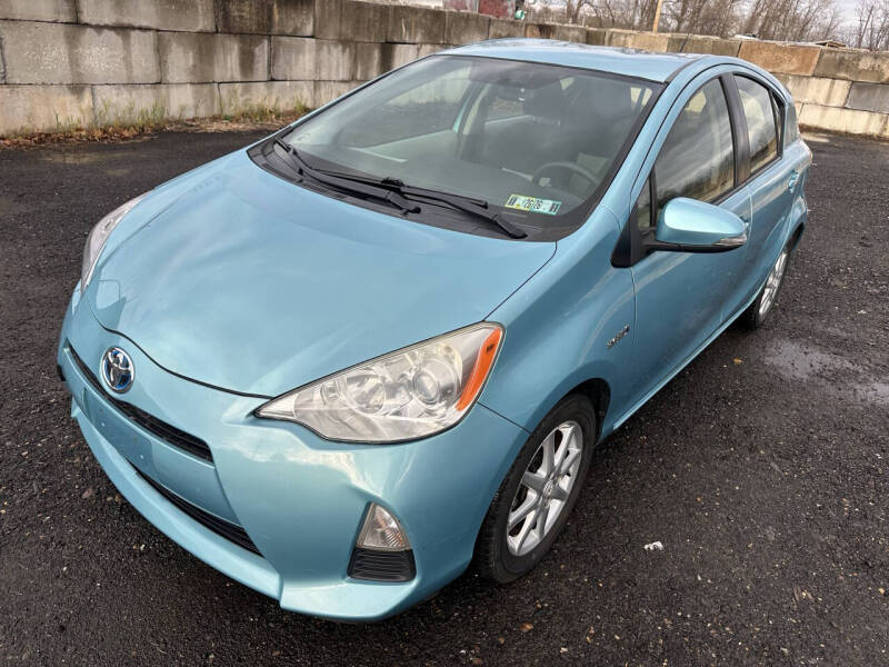 2012 Toyota Prius c Three's photo