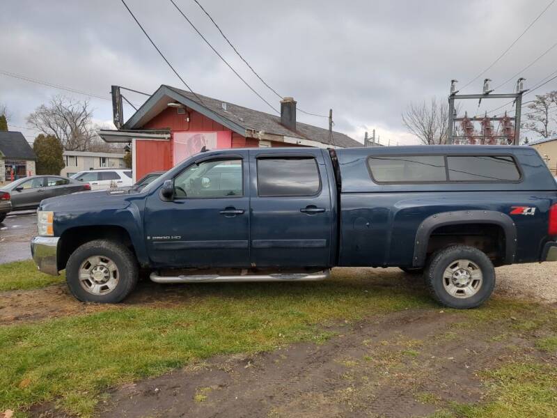 2008 Chevrolet Silverado 2500HD for sale at GLOBAL AUTOMOTIVE in Grayslake IL