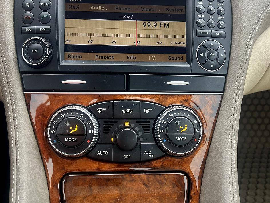 Mercedes-BenzSL-Class32