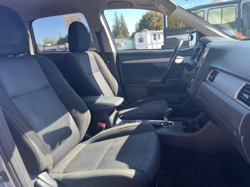 2016 Mitsubishi Outlander SE