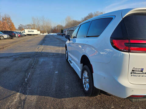 2025 Chrysler Pacifica Select