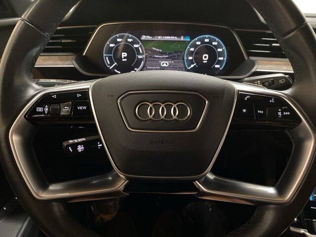 2022 Audi e-tron quattro Premium