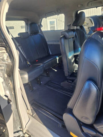 2011 Toyota Sienna SE 8-Passenger