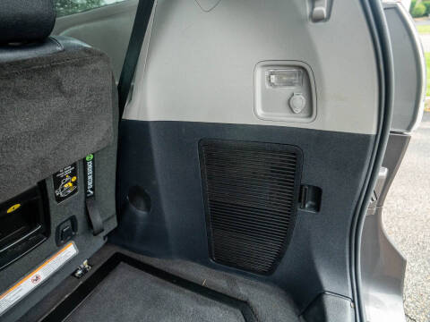 2015 Toyota Sienna SE 8-Passenger