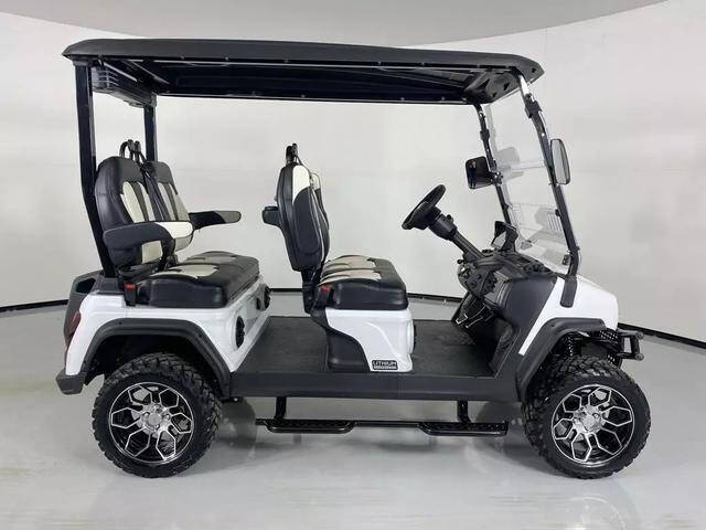 2025 Evolution MAVERICK 4 PLUS