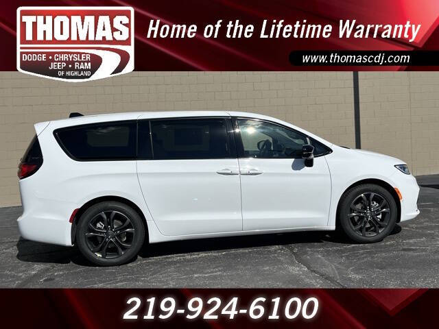 2026 Chrysler Pacifica Select