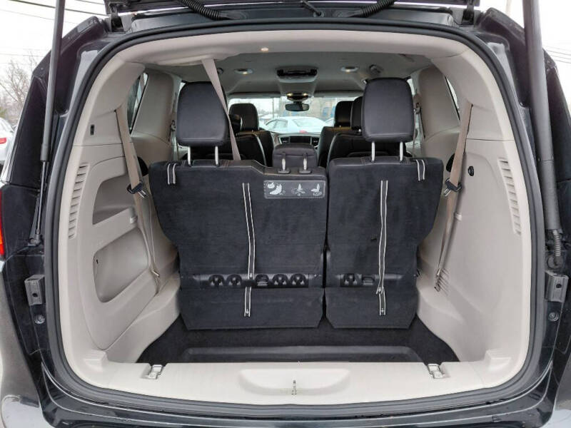 2017 Chrysler Pacifica Touring-L