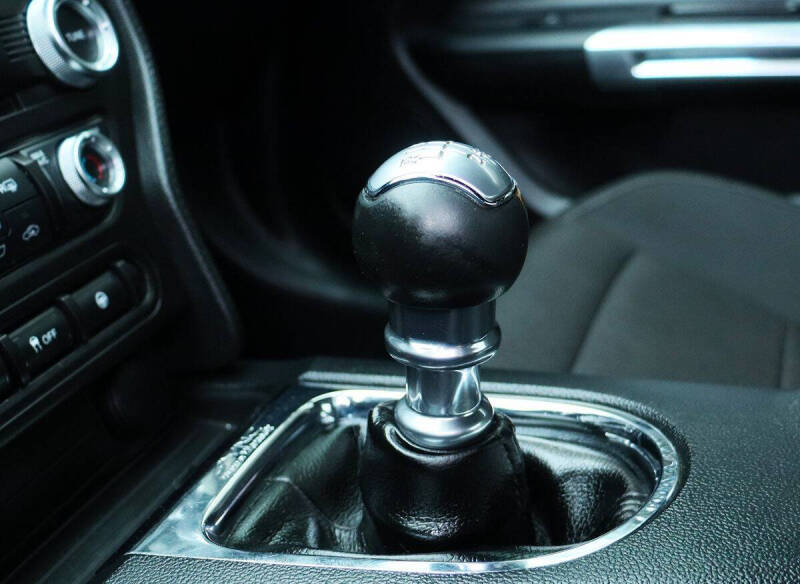 2015 Ford Mustang V6