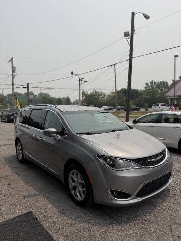 2017 Chrysler Pacifica Touring-L Plus