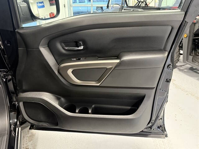 2024 Nissan Titan SV