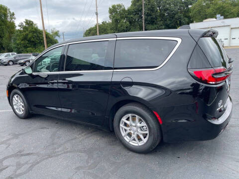 2026 Chrysler Pacifica Select
