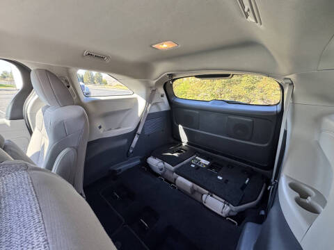 2023 Toyota Sienna LE 8-Passenger