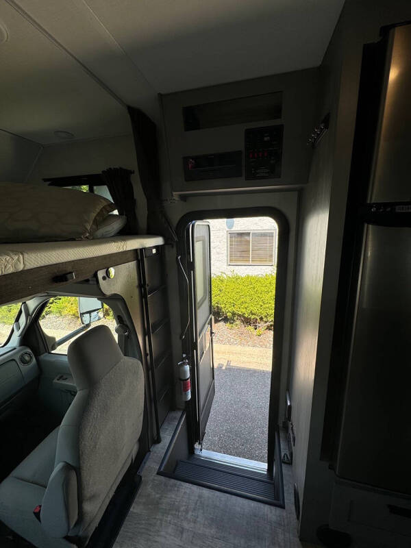 2022 Ford E-Series E-450 SD