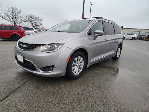 2017 Chrysler Pacifica for sale at CousineauCars.com in Appleton WI