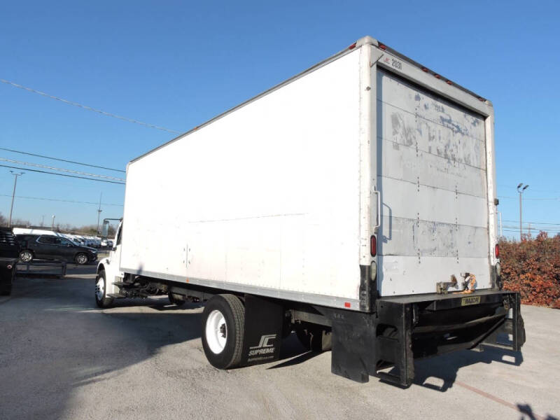 2009 Freightliner M2 106