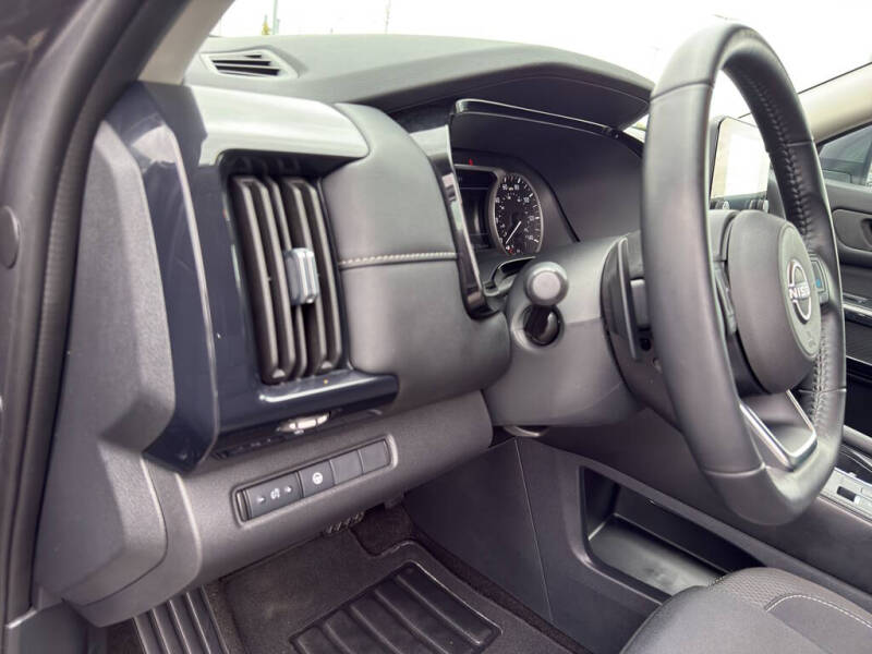 2024 Nissan Pathfinder SV