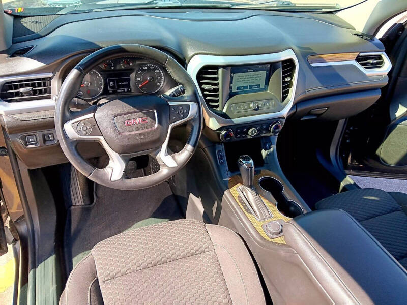 2017 GMC Acadia SLE-2