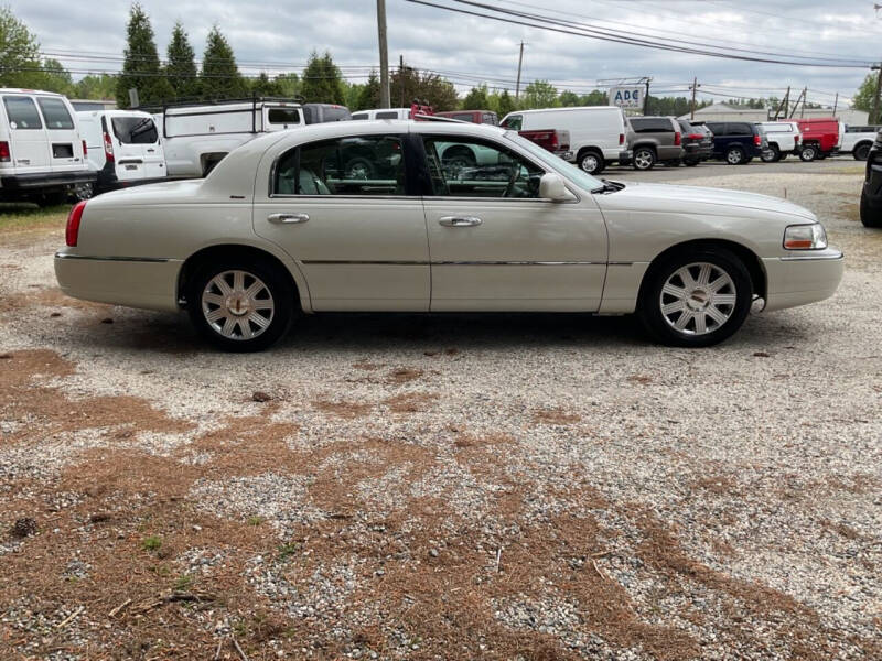 2004 Lincoln Town Car Ultimate photo 9