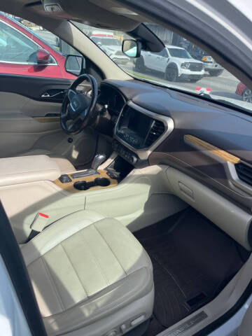 2017 GMC Acadia Denali