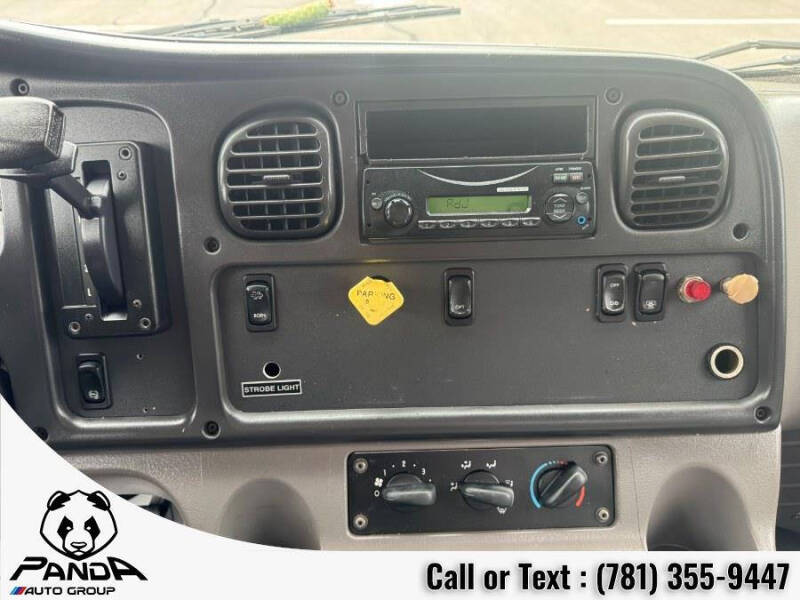 2012 Freightliner M2 106